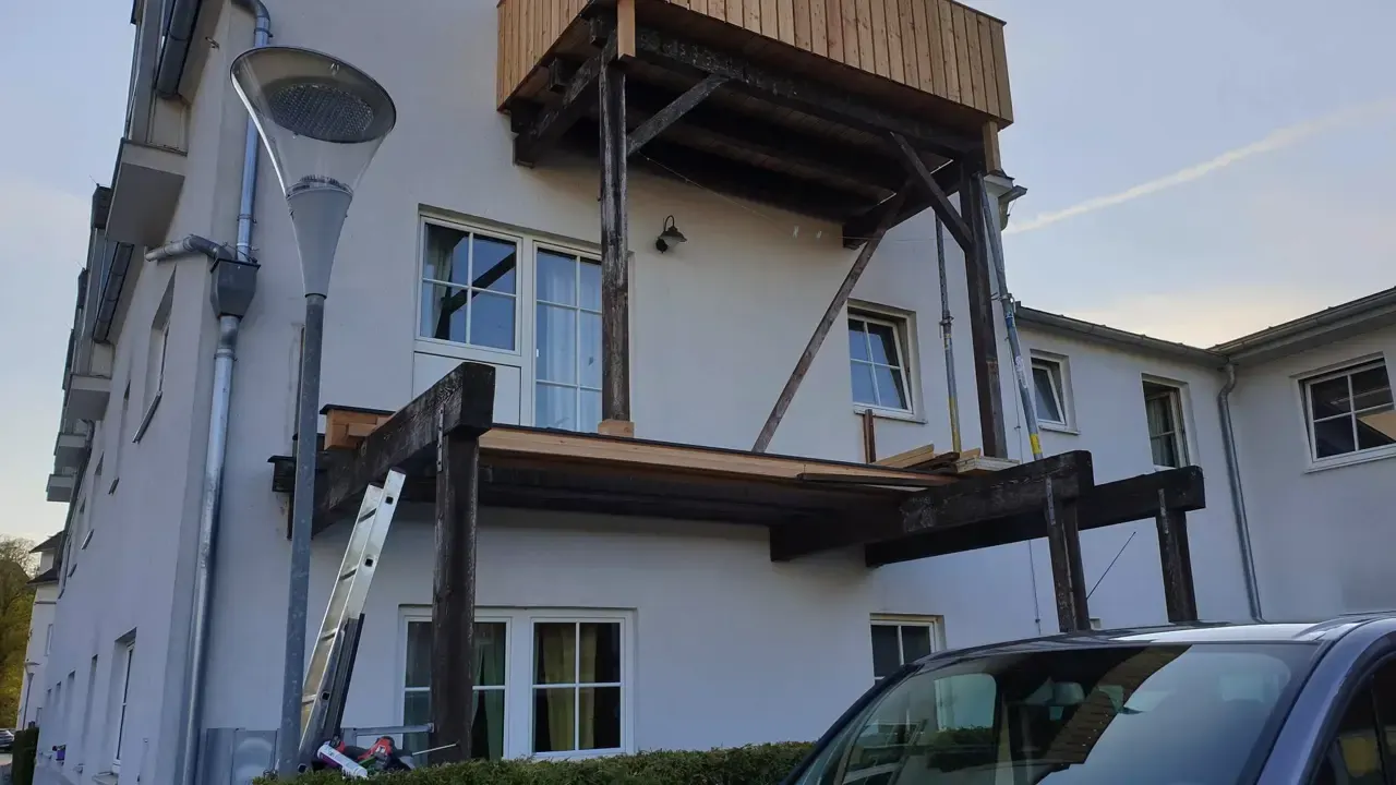 Neuer Balkon – Während